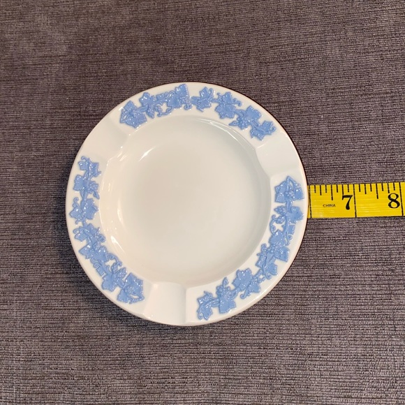 Vintage Wedgwood Queensware Ashtray Trinket Dish White Blue Grape Leaf Design - Picture 5 of 5